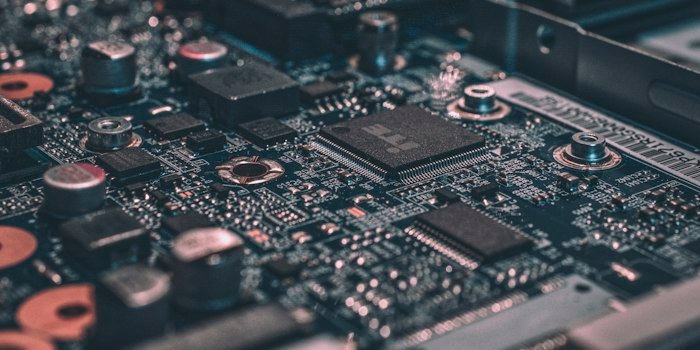 Visualization of quantum computing applications in drug discovery, cryptography, and materials science